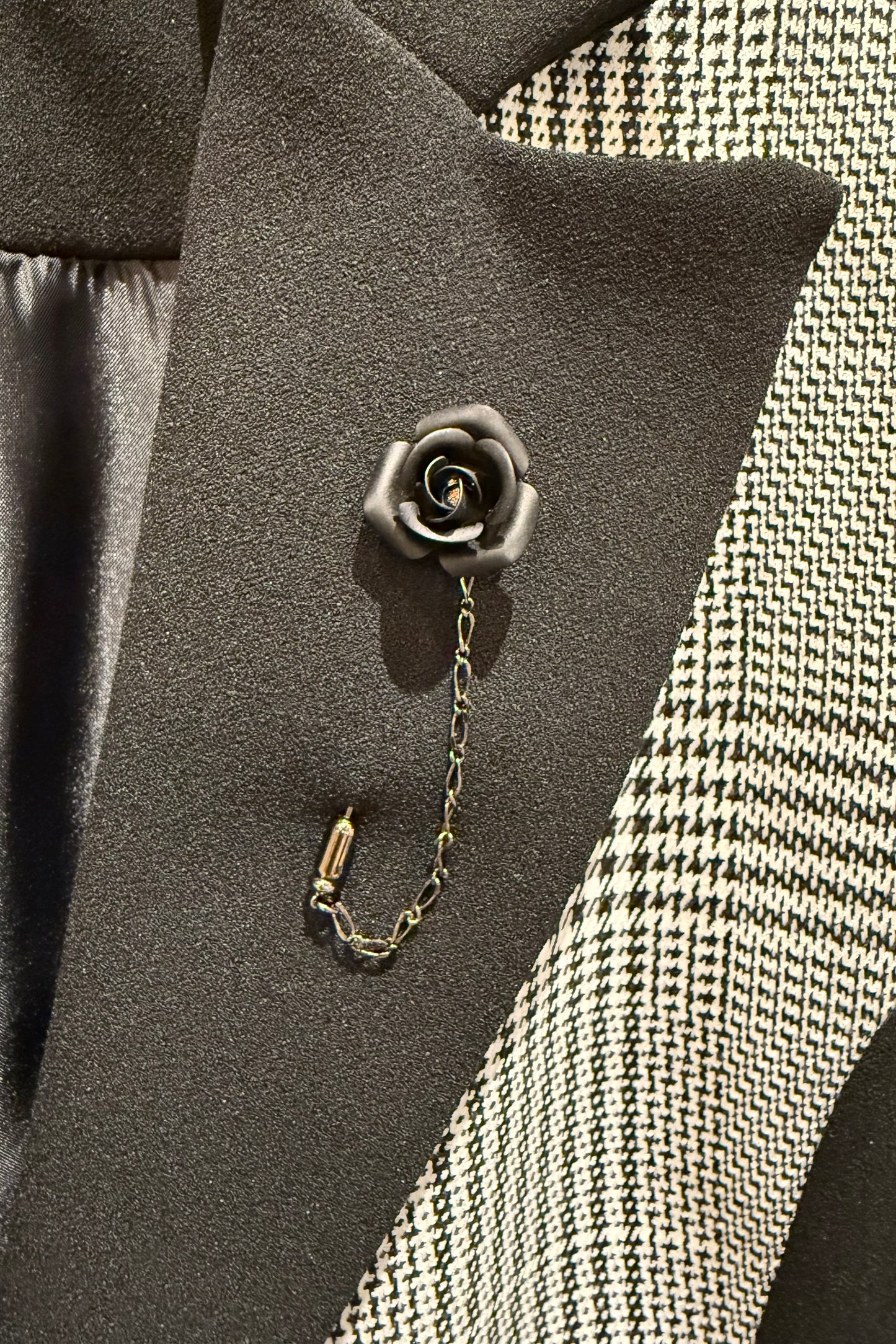 VENICE HOMME 薔薇ラペルピン
