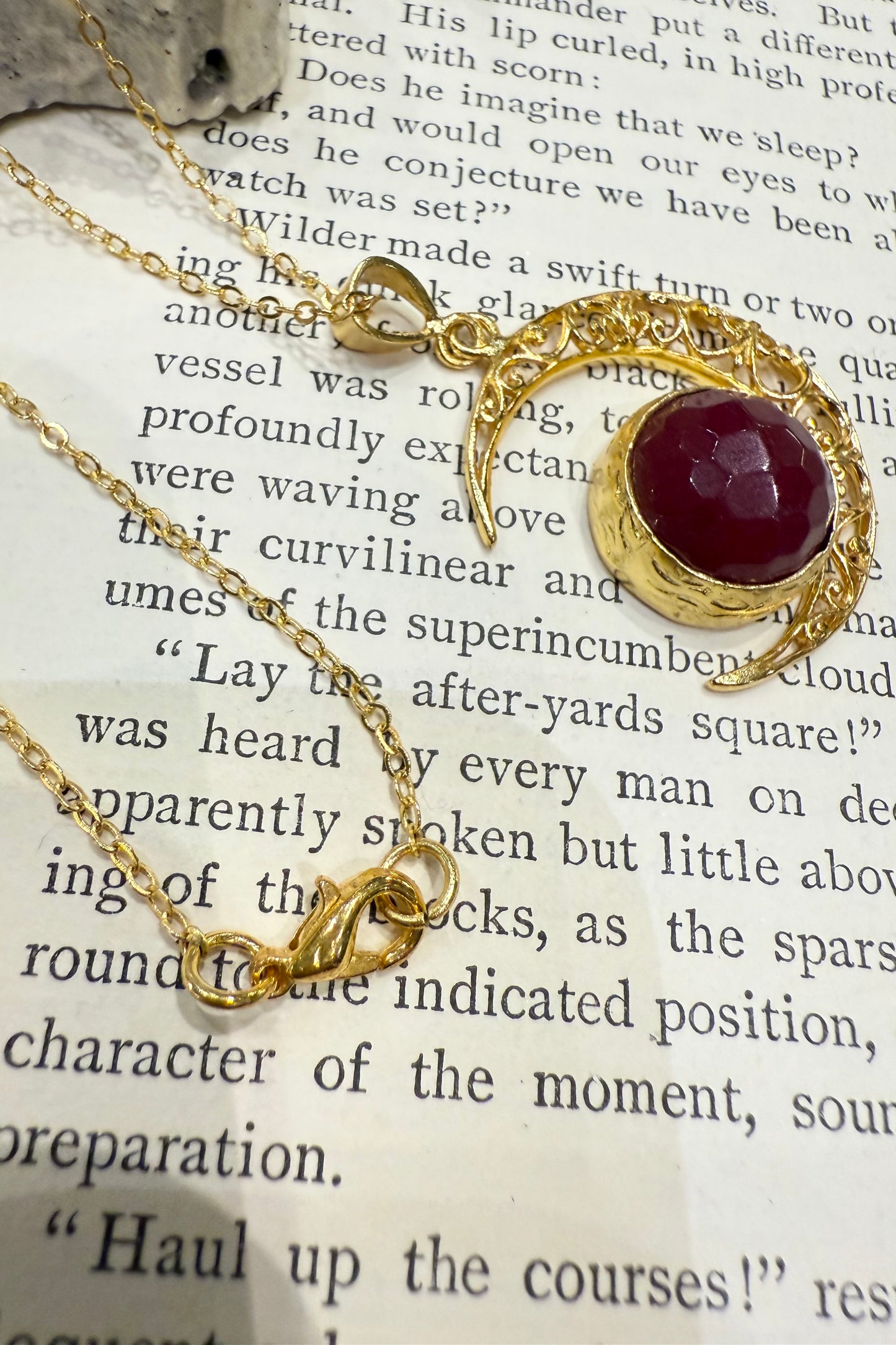 トルコ ルビー三日月ネックレス