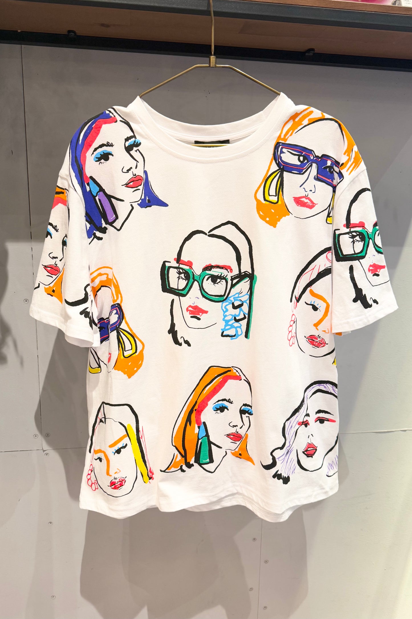 Aikha Flance ポップアートなTシャツ