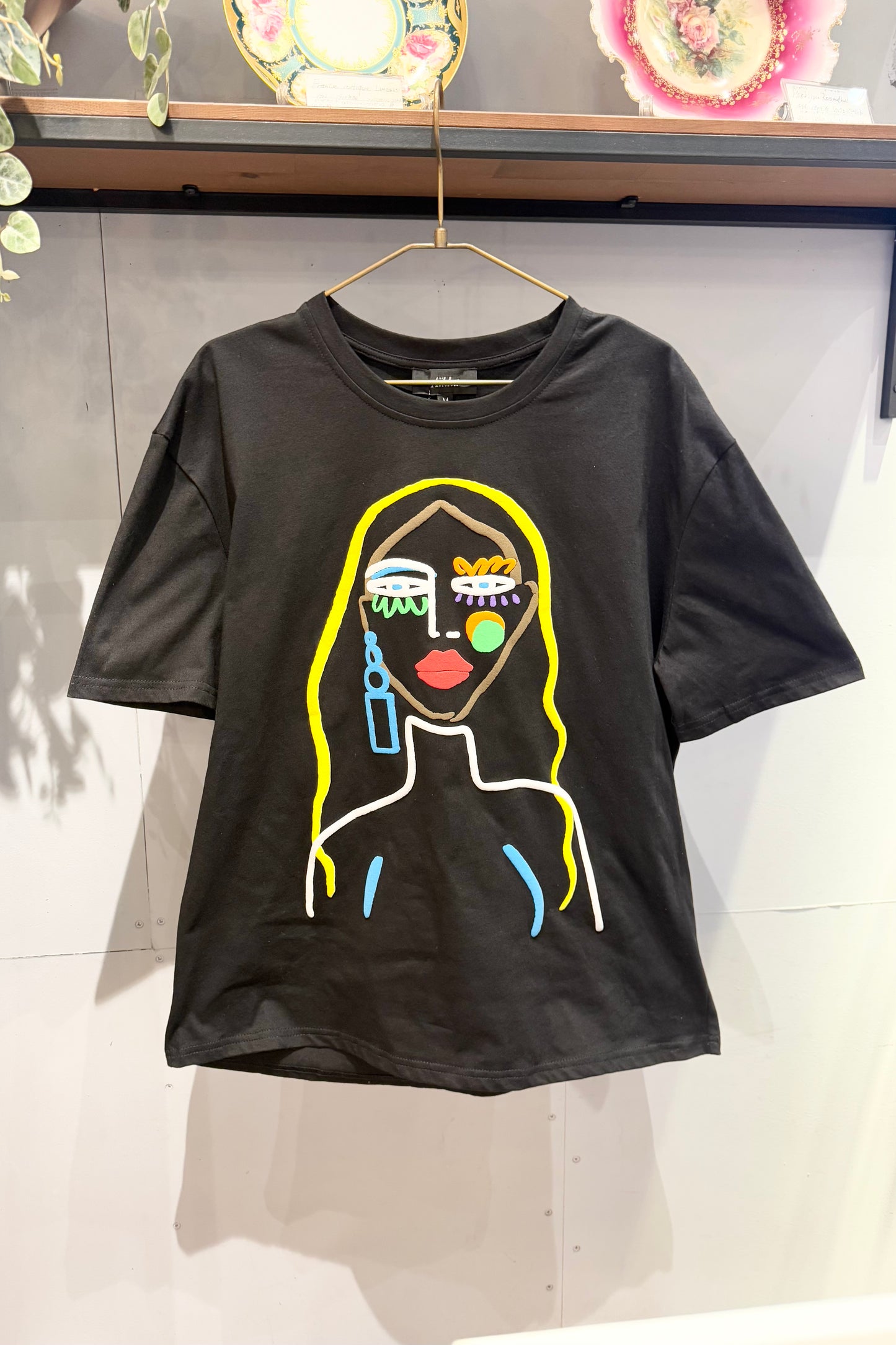 Aikha Flance ポップアートなTシャツ