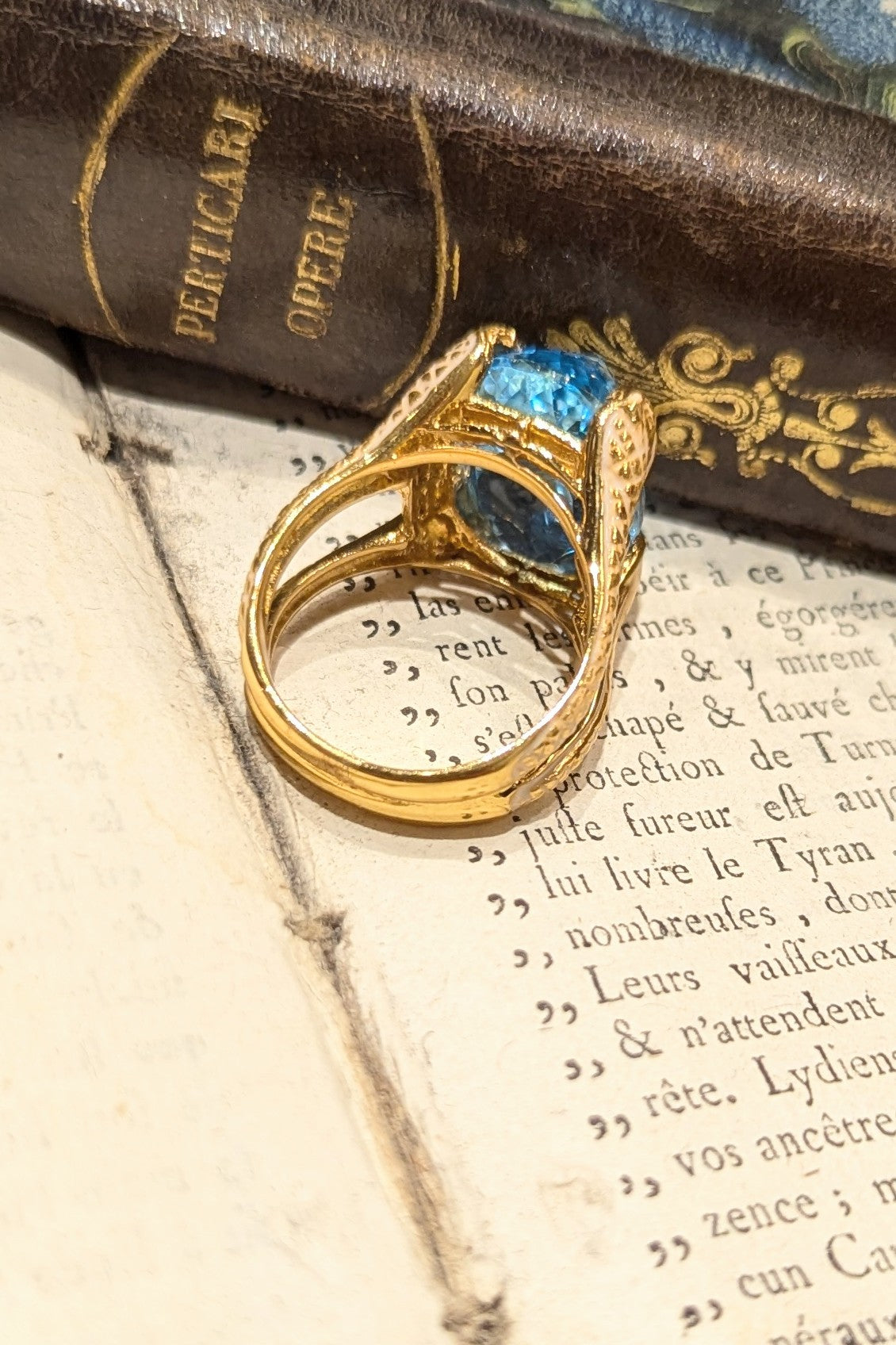 ブルートパーズ コブラ爪のシルバーリング