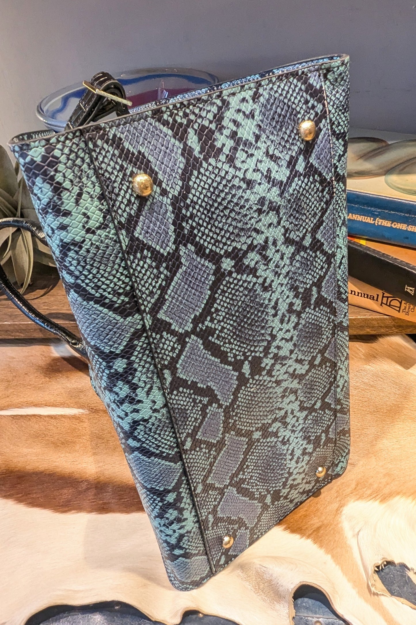 牛革型押しBIGトート
