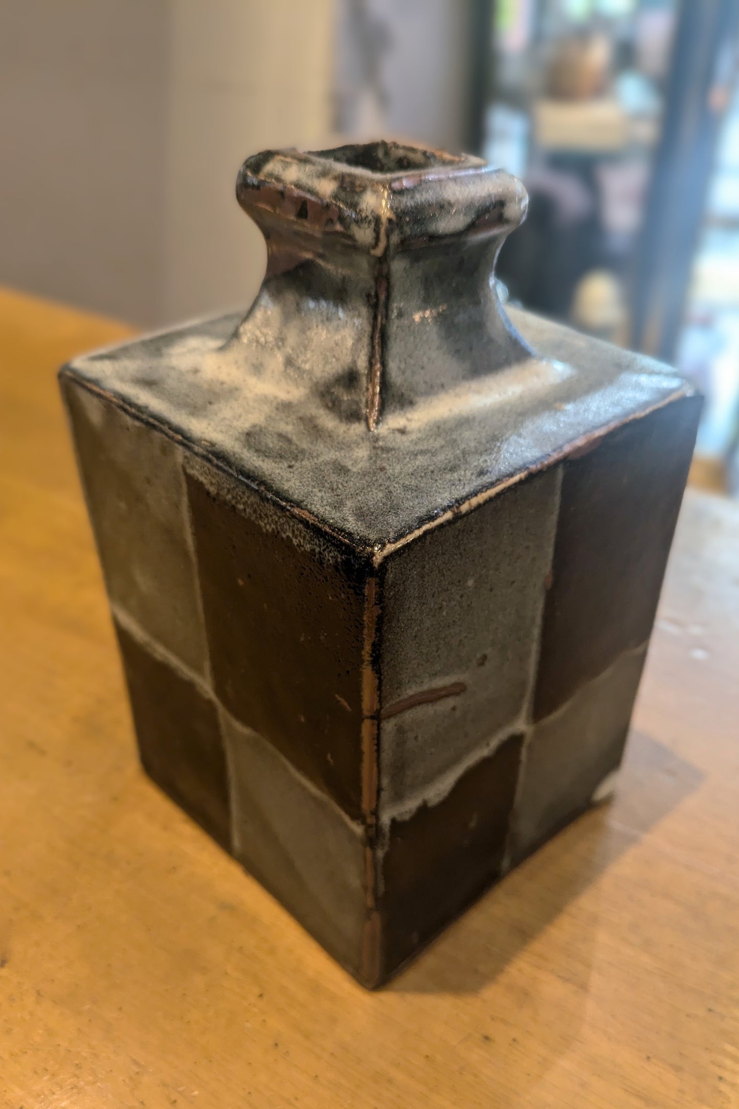 無銘 四角い陶器の花瓶