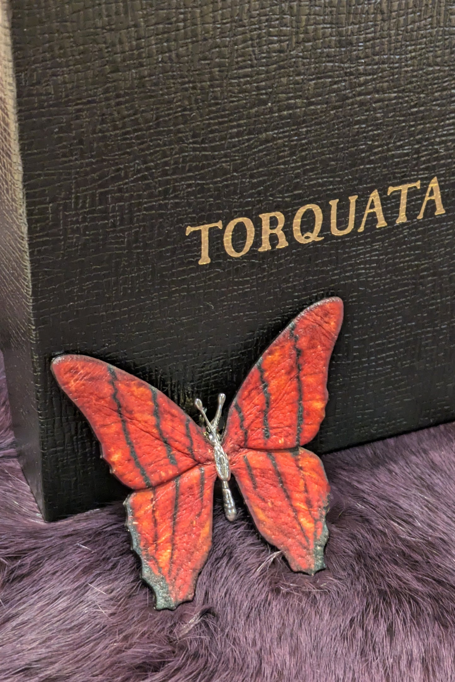 トルクアータ レザー ホソオツルギタテハ蝶ピアス(片耳ピアス)