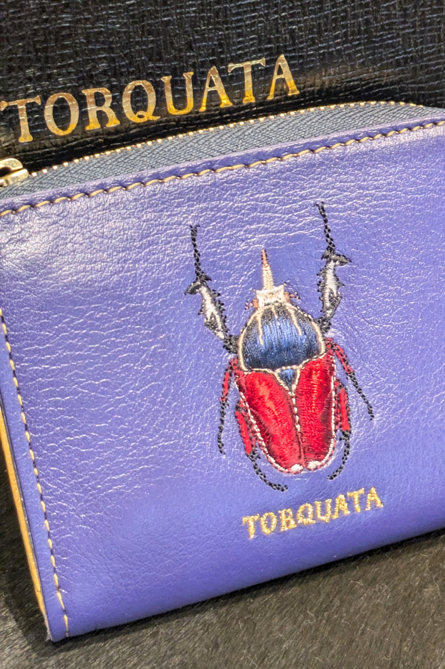 トルクアータ 昆虫刺繍 コンパクトL字財布 ハナムグリ/パープル