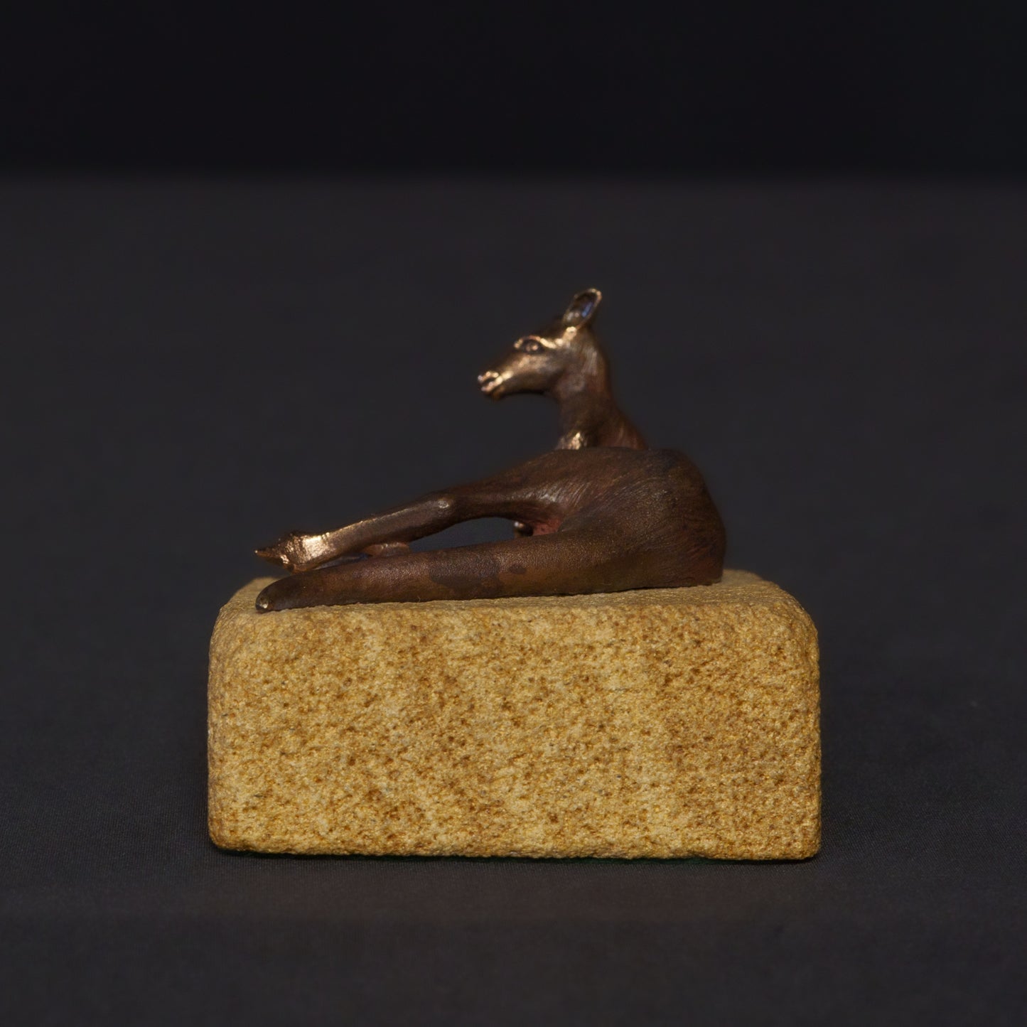 レスティング カンガルー 置物 金属製 石