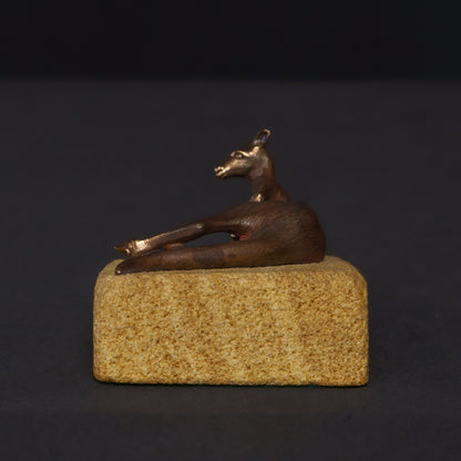 レスティング カンガルー 置物 金属製 石