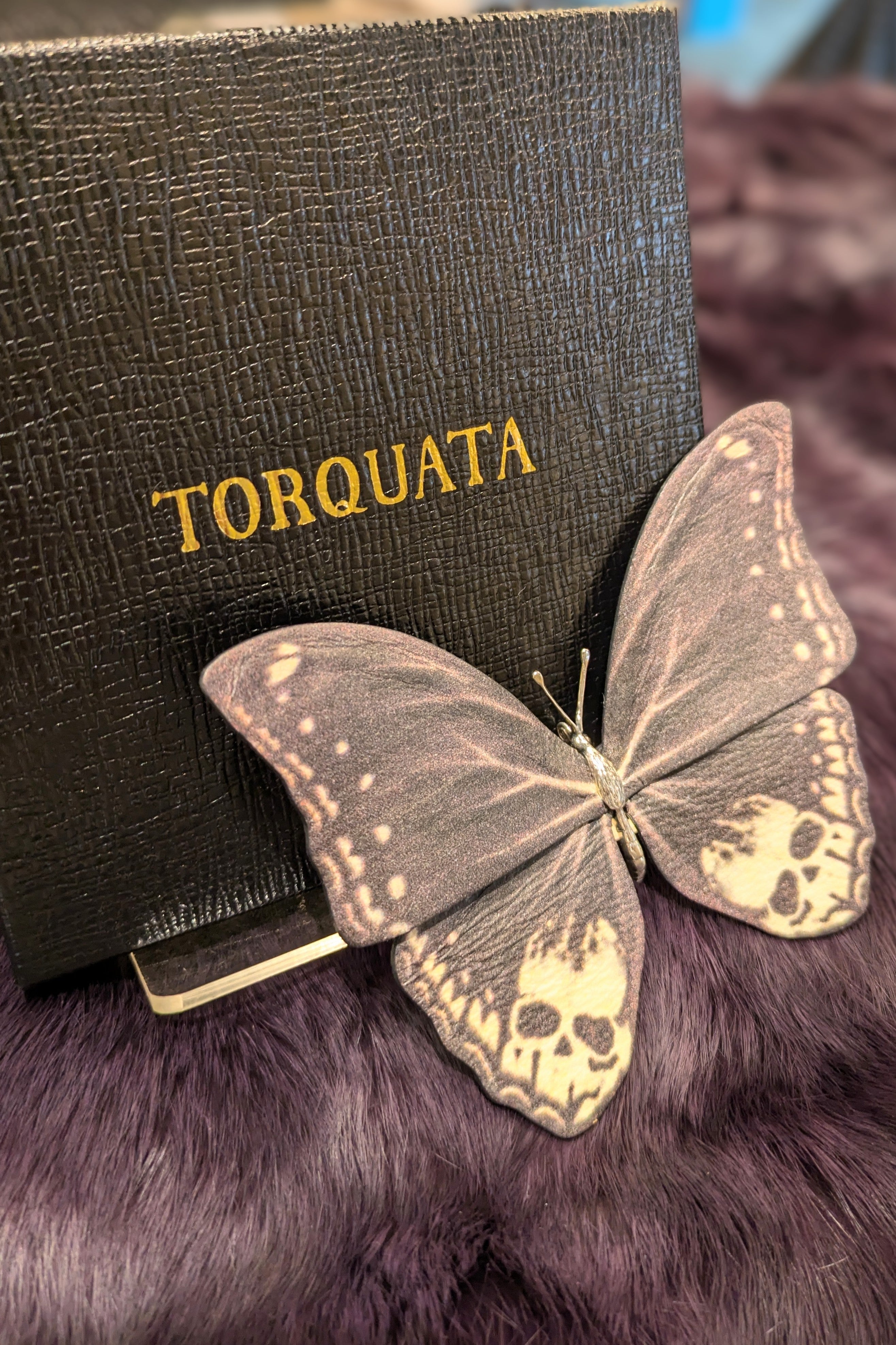 レザー蝶ブローチ | TORQUATA(トルクアータ) - gondoa 公式通販